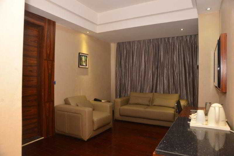 Golden Tulip Essential Lagos Airport Hotel Kültér fotó