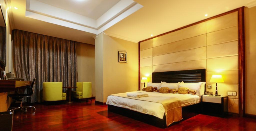 Golden Tulip Essential Lagos Airport Hotel Kültér fotó
