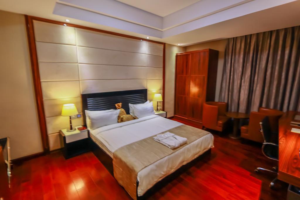 Golden Tulip Essential Lagos Airport Hotel Kültér fotó