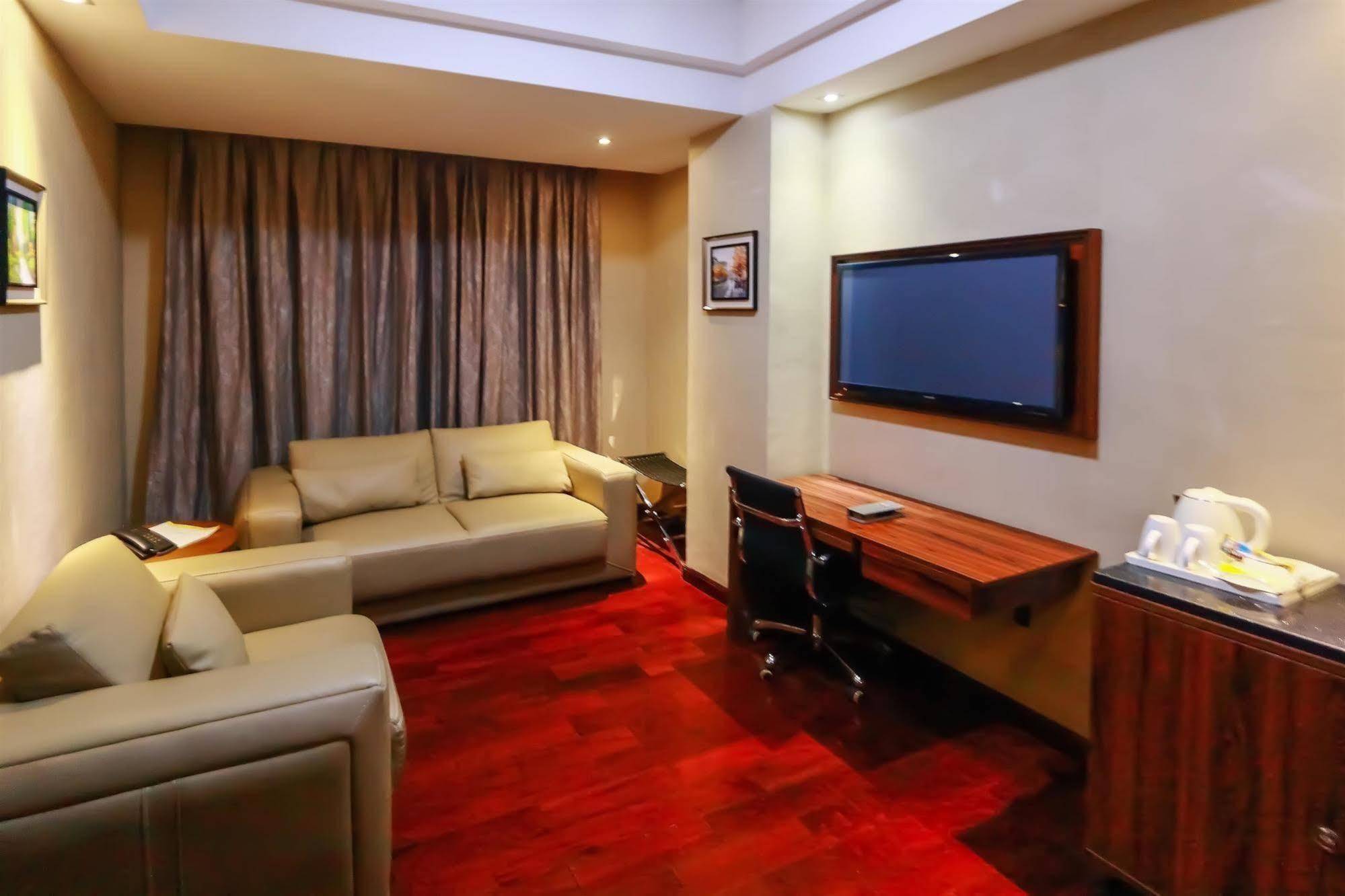 Golden Tulip Essential Lagos Airport Hotel Kültér fotó