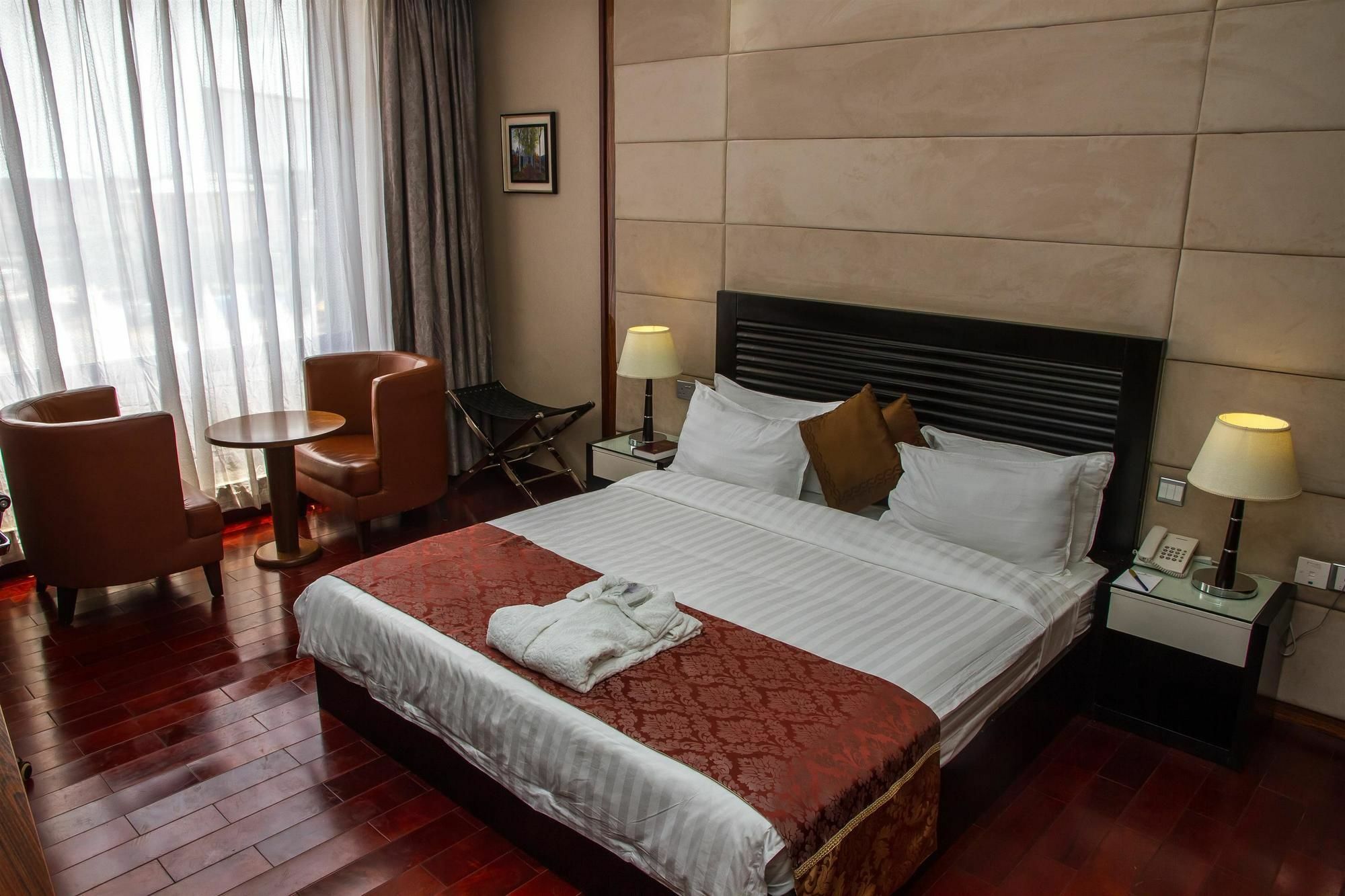 Golden Tulip Essential Lagos Airport Hotel Kültér fotó
